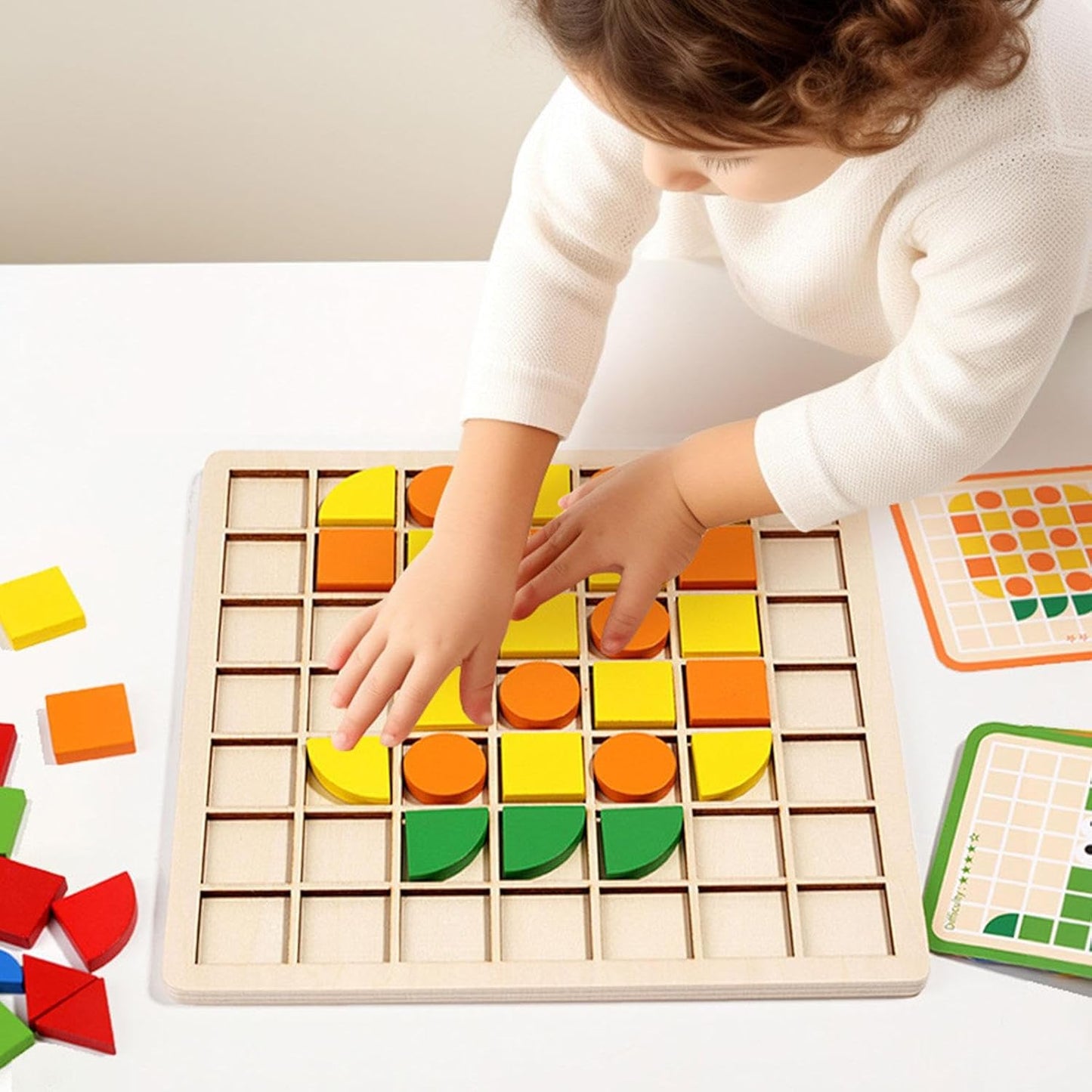 Kreatives Holzpuzzle für kleine Kinder