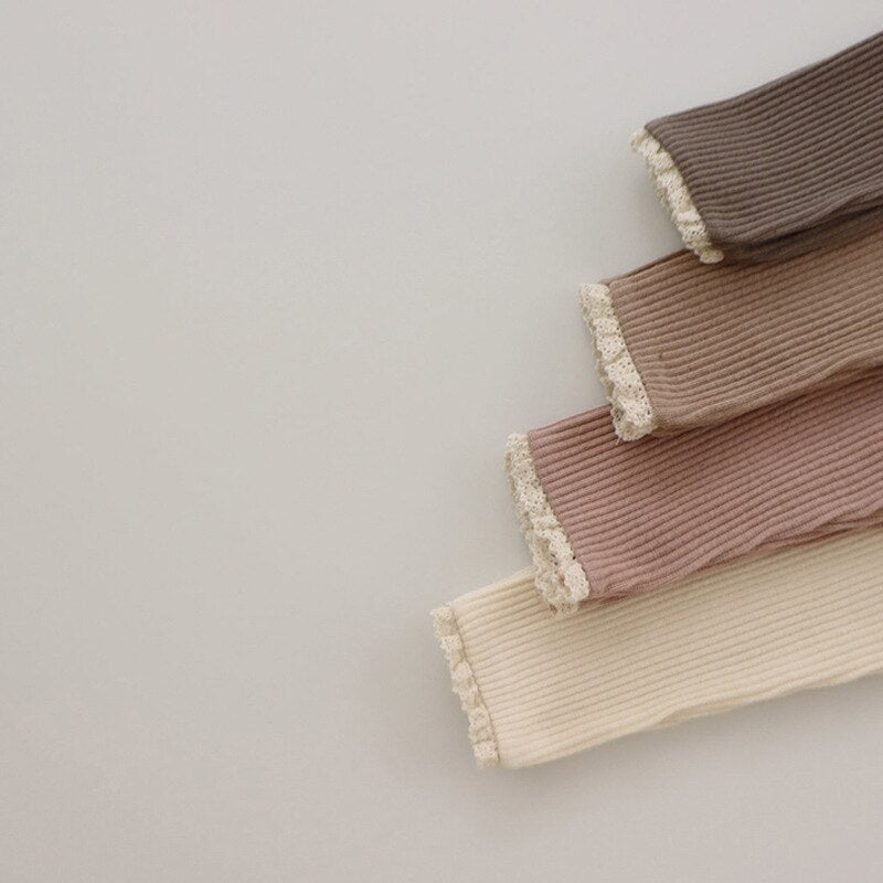 Rippstrick Baby-Leggings mit Spitzenrand für Mädchen – Bequem und Stylish