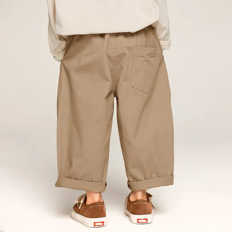 Modische Kinderhose – Bequeme weite Hose im Trend-Design