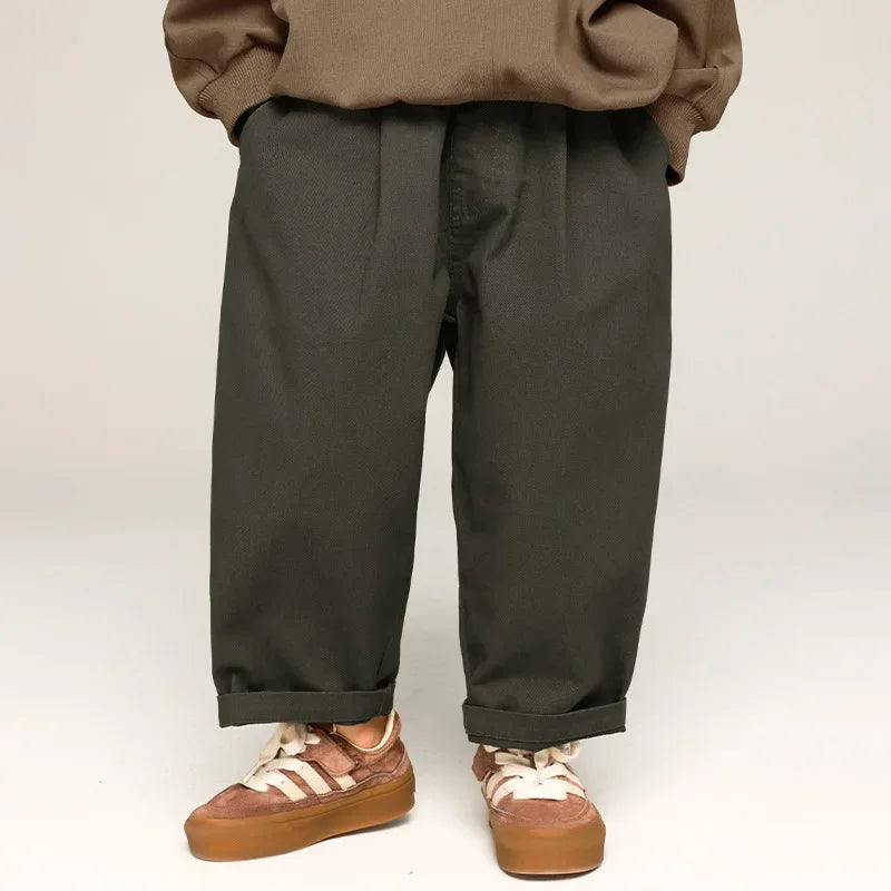 Modische Kinderhose – Bequeme weite Hose im Trend-Design