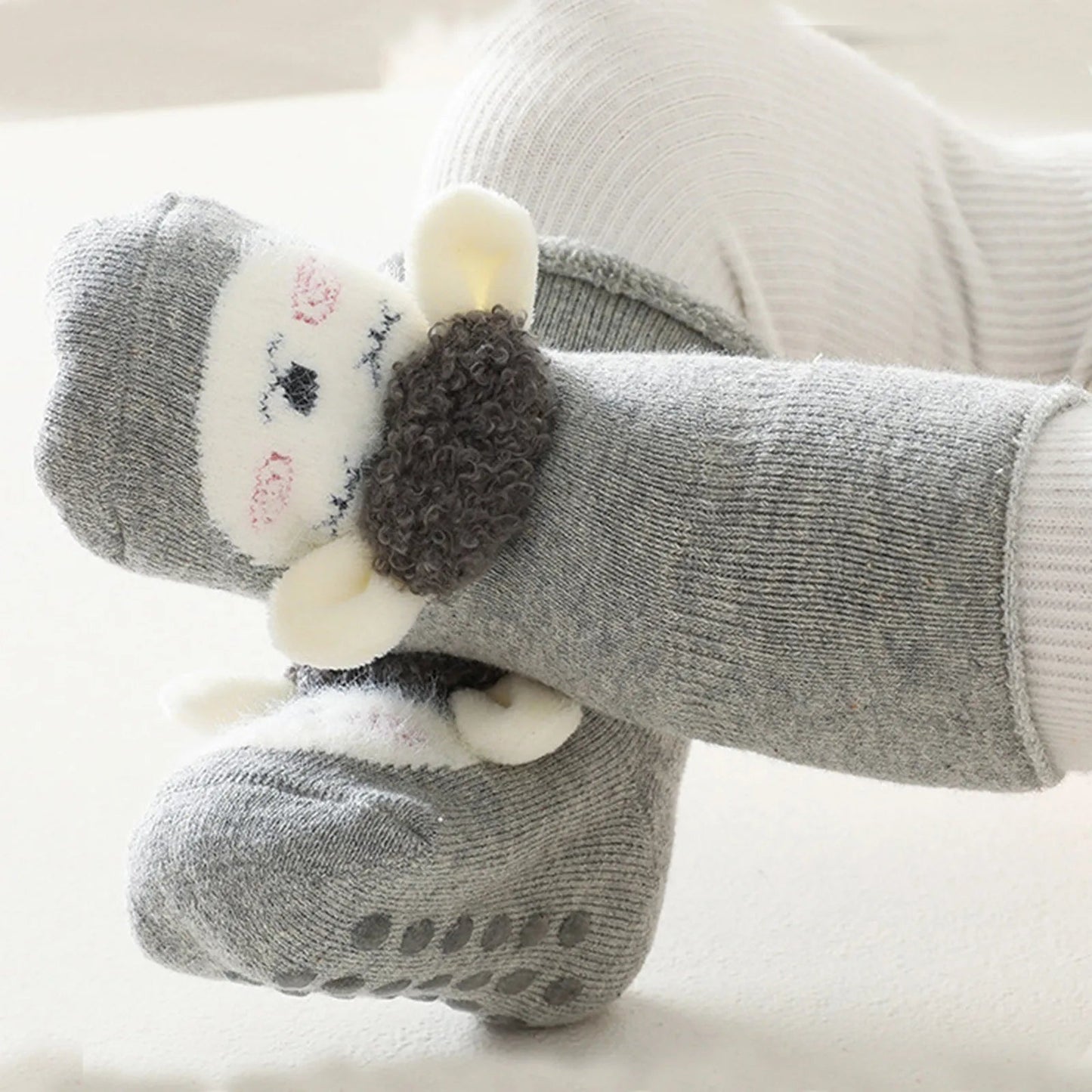 Kuschelige Baby-Socken für warme Füße und sicheren Halt