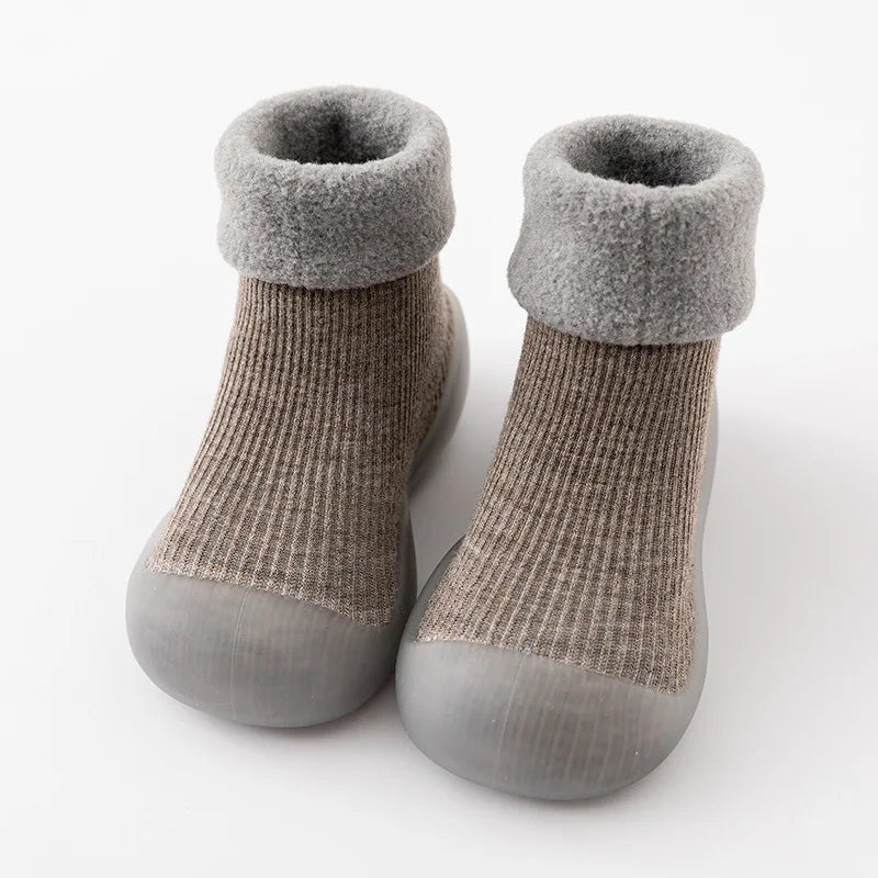 Rutschfeste Sockenschuhe für Kleinkinder – Sicherer Halt und Komfort