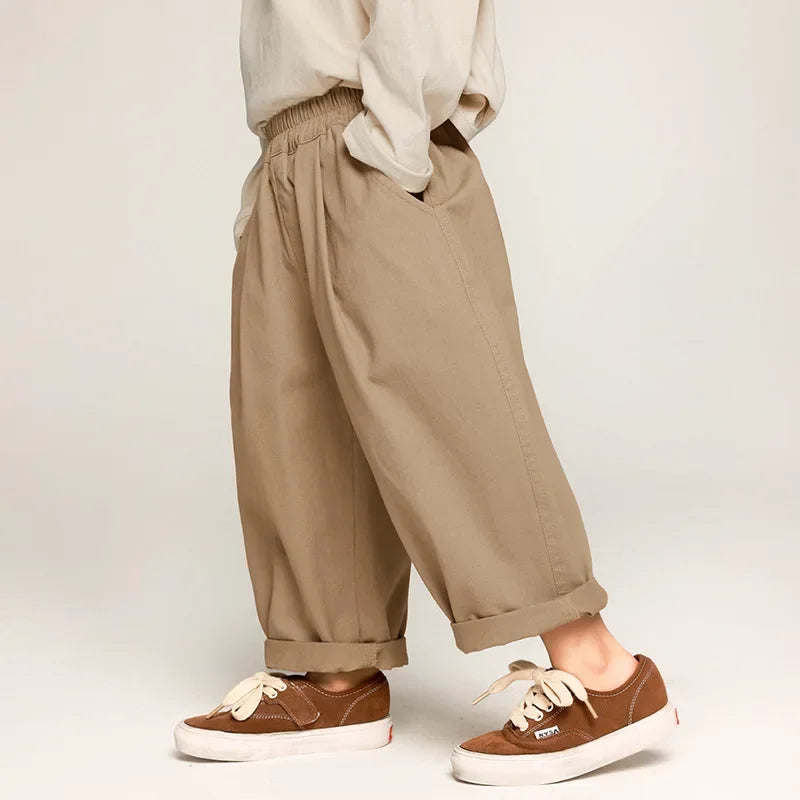 Modische Kinderhose – Bequeme weite Hose im Trend-Design