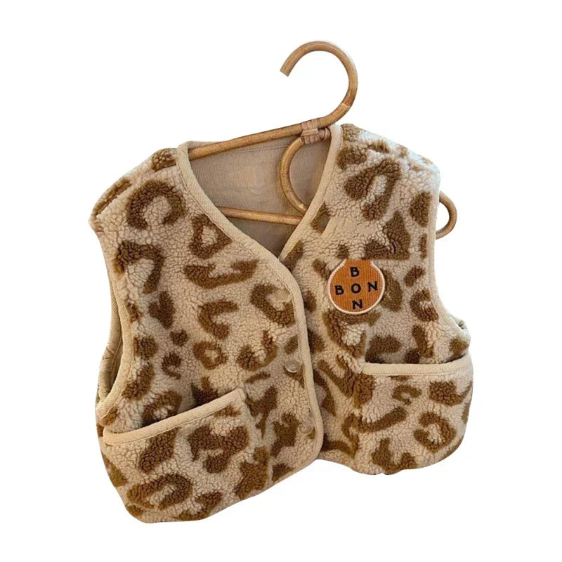 Modische Kinderweste – Flauschige Weste im Leoparden-Design