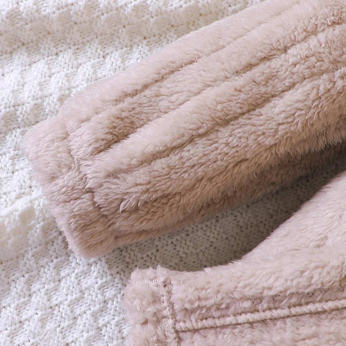 Fleece-Innenfutter für Mädchen – Kuscheliger Wintermantel mit Kapuze für kalte Tage