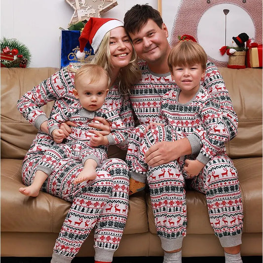 Weihnachtlicher Familienspaß – Festliche Pyjamas für unvergessliche Feiertage