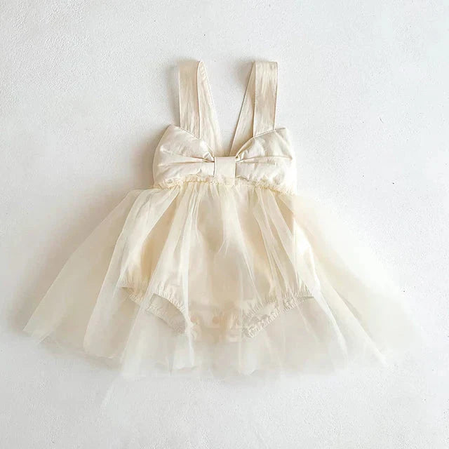 Niedliches Baby-Kleid mit Schleife – Tüllkleid für Mädchen in zartem Design