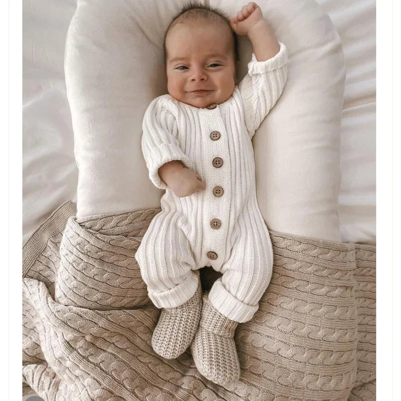 Bequemer Strick-Baby-Overall – Kuscheliger Spielanzug mit Knopfverschluss für Neugeborene