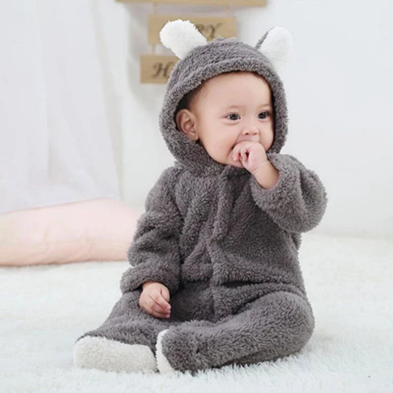 Süßer Babystrampler im Bärendesign
