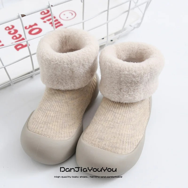 Kuschelige Baby-Socken für warme Füße und sicheren Halt