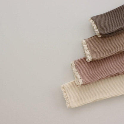 Rippstrick Baby-Leggings mit Spitzenrand für Mädchen – Bequem und Stylish