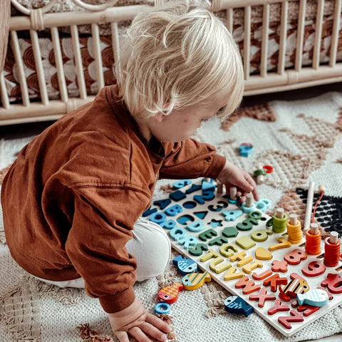 Spielerisch Lernen und Geschicklichkeit Fördern – Montessori-Holzspielbrett