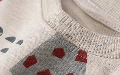 Faszinierende Dino-Drucke – Kuscheliger Kinderpullover für kalte Tage