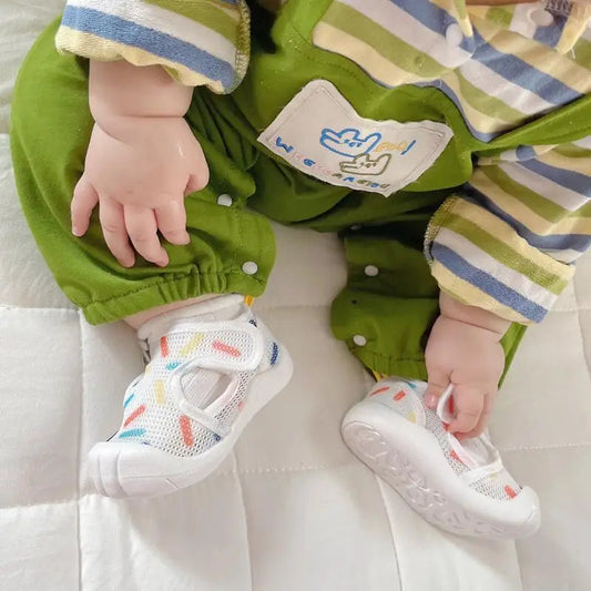 Einfache Handhabung – Kinder-Sandalen für schnelles Anziehen