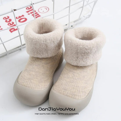 Kuschelige Baby-Socken für warme Füße und sicheren Halt