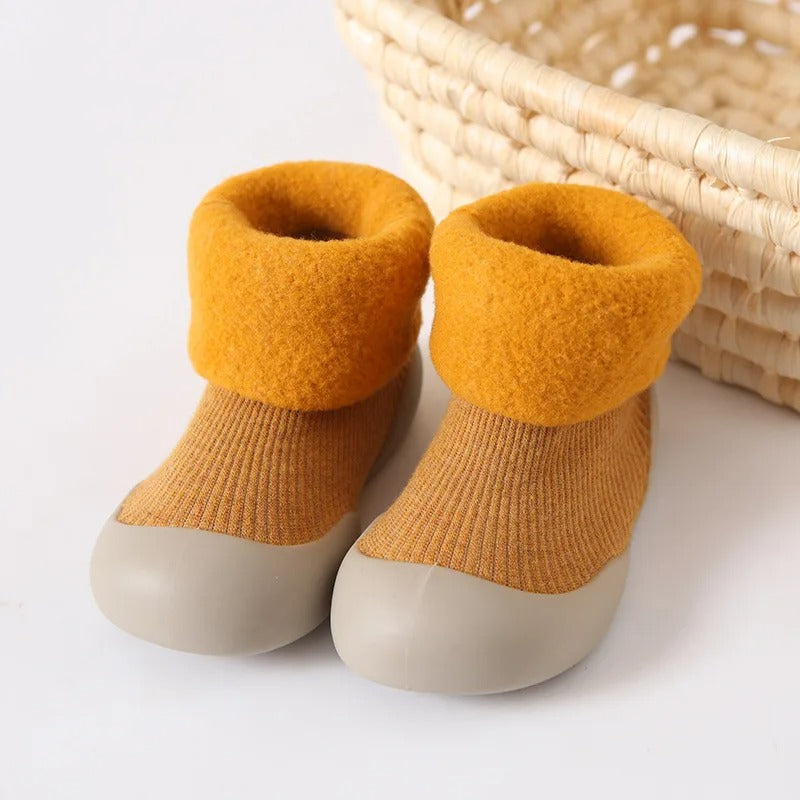 Kuschelige Baby-Socken für warme Füße und sicheren Halt