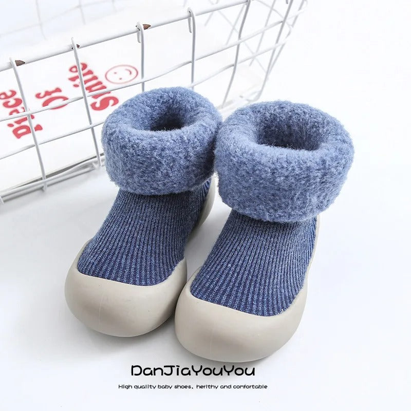 Kuschelige Baby-Socken für warme Füße und sicheren Halt