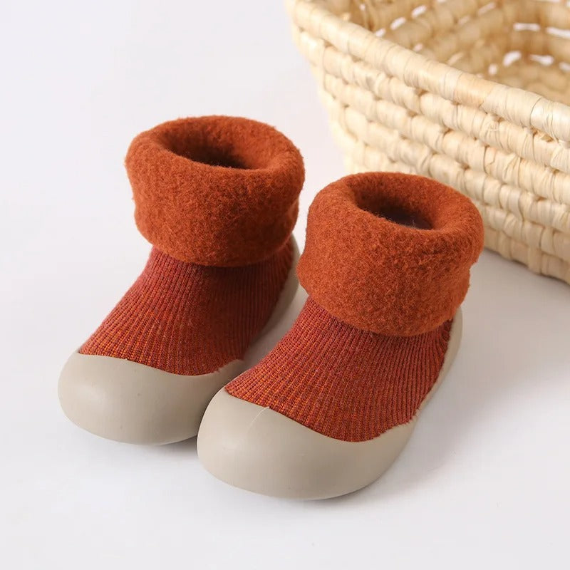 Kuschelige Baby-Socken für warme Füße und sicheren Halt