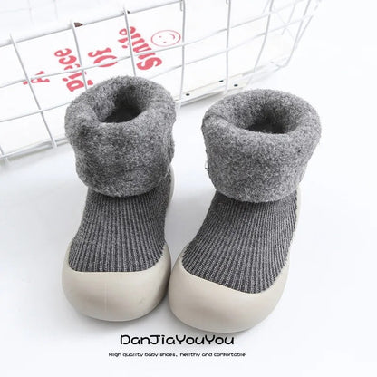Kuschelige Baby-Socken für warme Füße und sicheren Halt