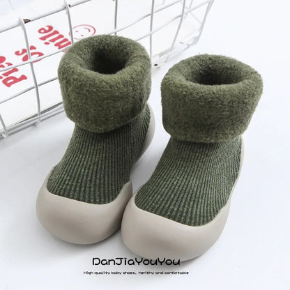 Kuschelige Baby-Socken für warme Füße und sicheren Halt